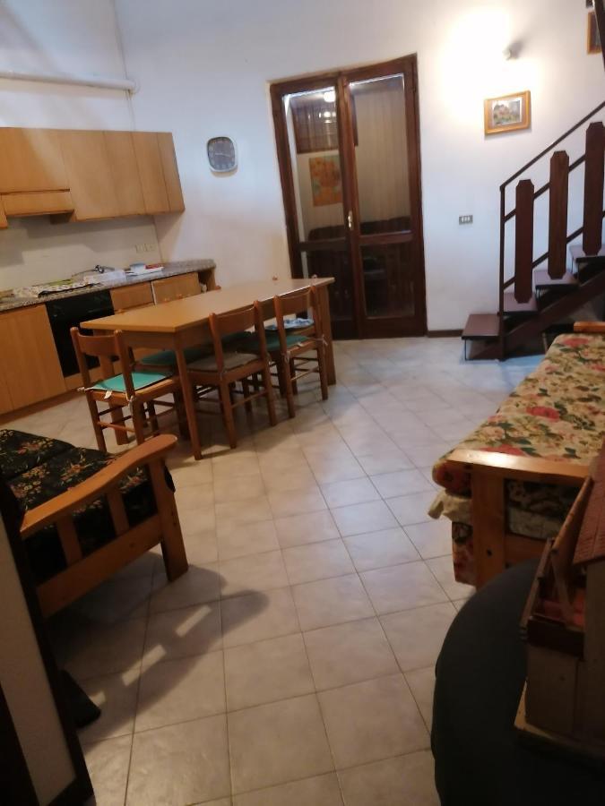 Casa Vacanze 'La Piazza' Villa Zone Екстериор снимка