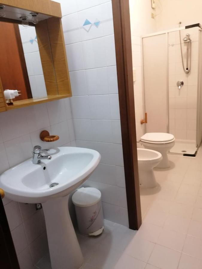 Casa Vacanze 'La Piazza' Villa Zone Екстериор снимка