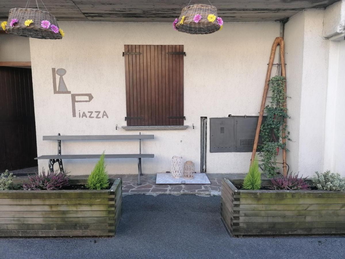 Casa Vacanze 'La Piazza' Villa Zone Екстериор снимка
