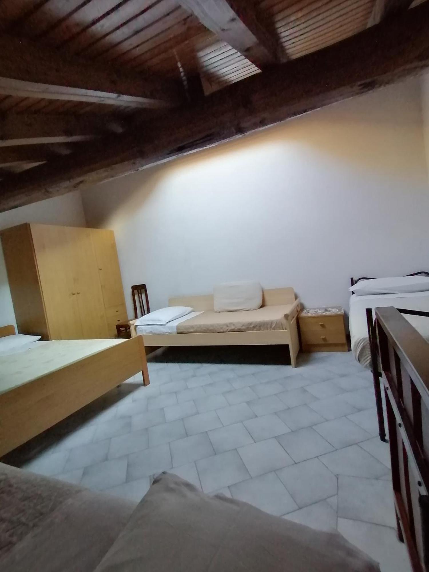 Casa Vacanze 'La Piazza' Villa Zone Стая снимка
