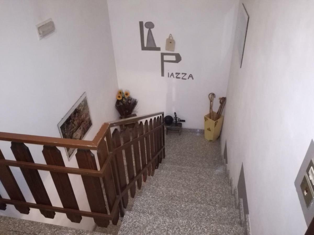 Casa Vacanze 'La Piazza' Villa Zone Екстериор снимка