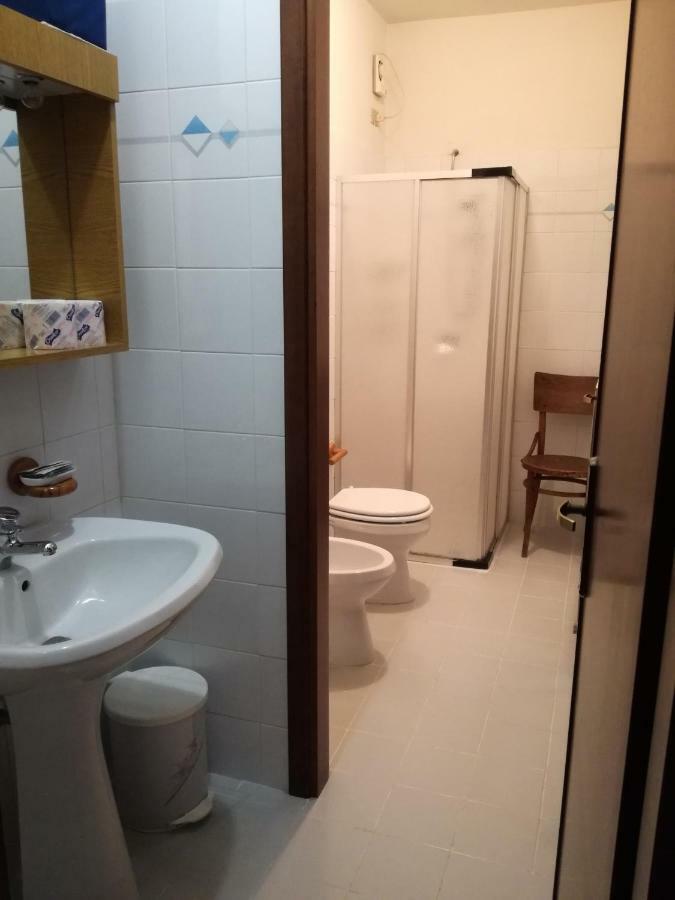 Casa Vacanze 'La Piazza' Villa Zone Екстериор снимка